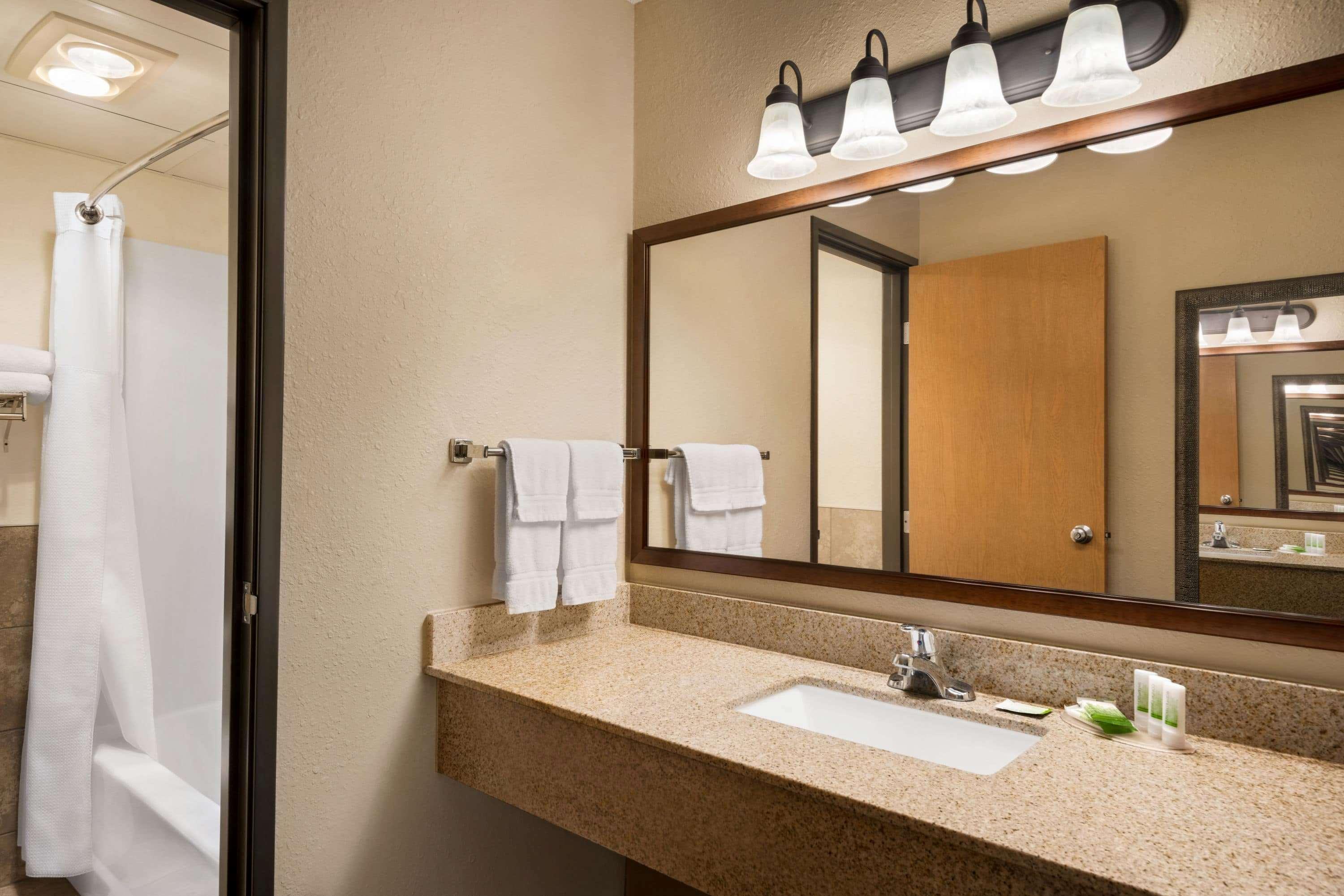 Americinn By Wyndham דטרוייט לייקס מראה חיצוני תמונה